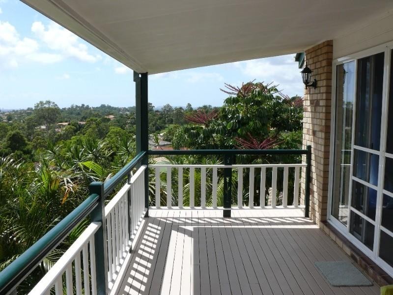 4 Nottingham Place, Highland Park QLD 4211