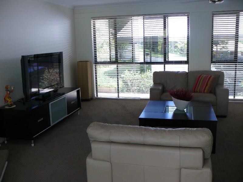 24 Tamworth Drive, Helensvale QLD 4212