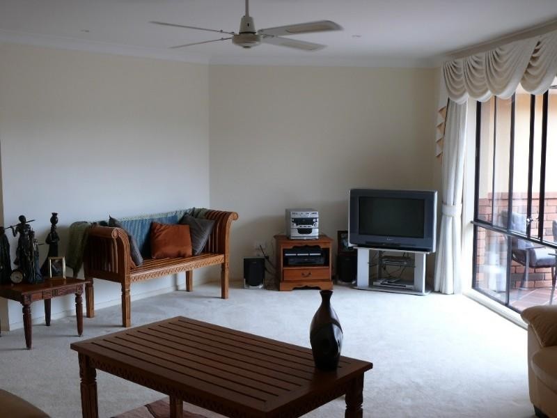 6 Cope Place, Pacific Pines QLD 4211