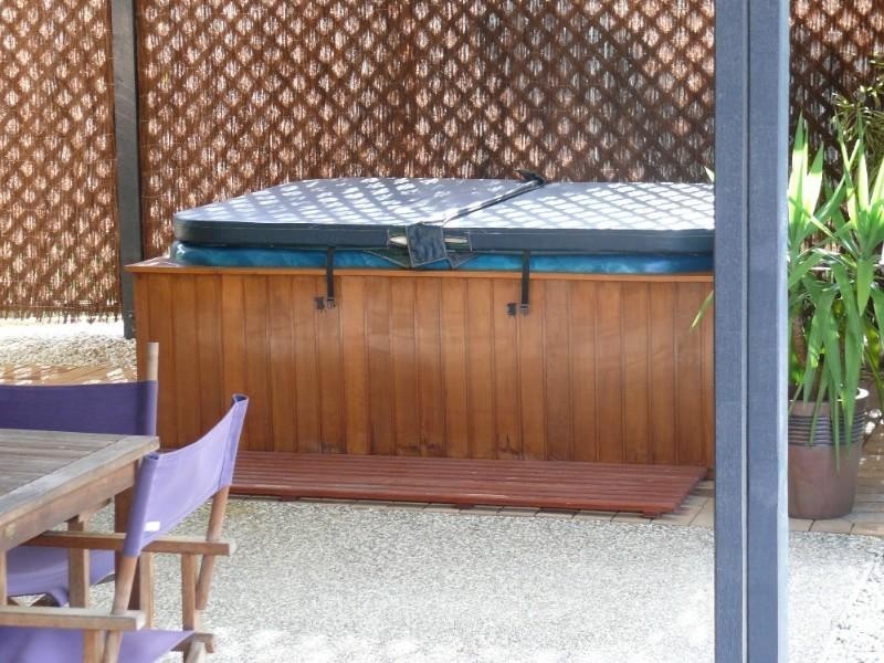 6 Kingman Court, Pacific Pines QLD 4211