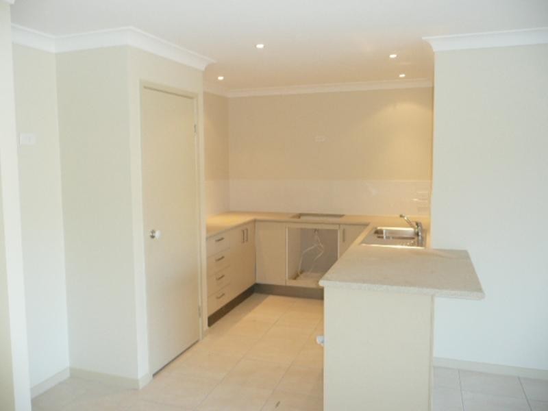 2/1 Gascoyne Street, Pacific Pines QLD 4211