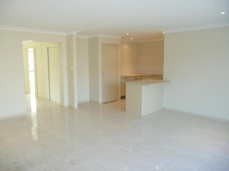 2/1 Gascoyne Street, Pacific Pines QLD 4211