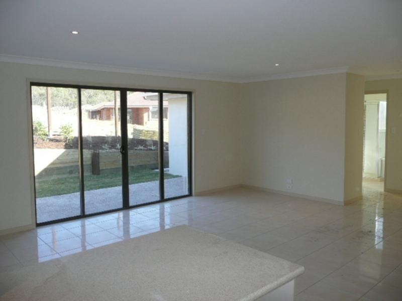 2/1 Gascoyne Street, Pacific Pines QLD 4211