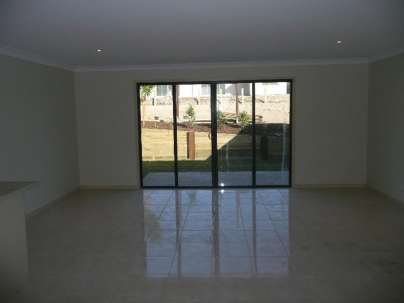 2/1 Gascoyne Street, Pacific Pines QLD 4211