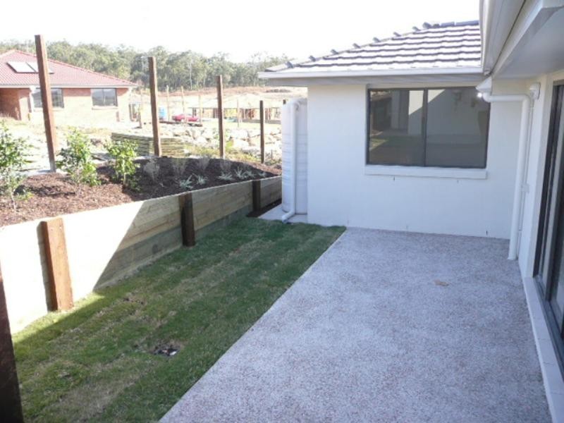 2/1 Gascoyne Street, Pacific Pines QLD 4211