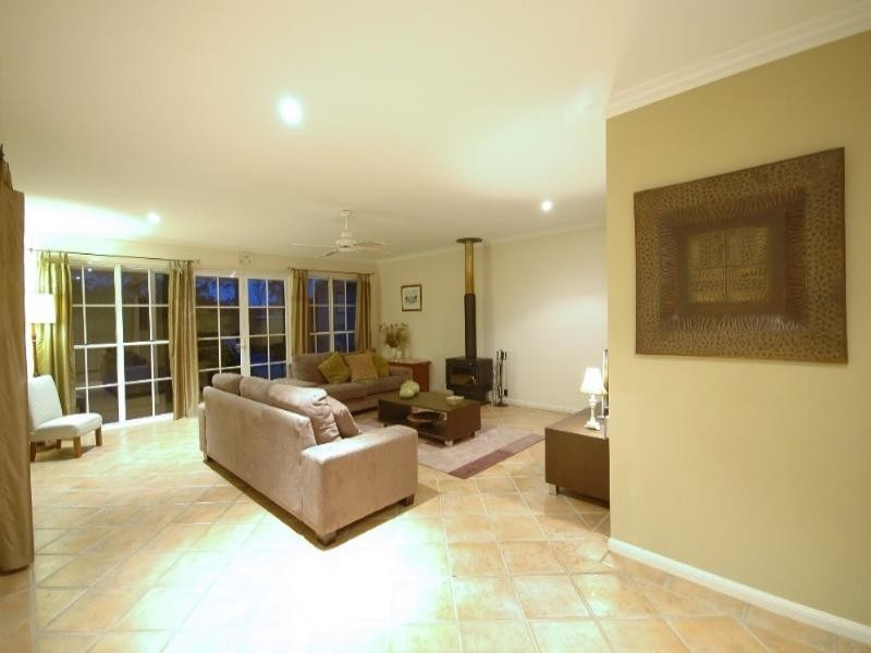 23 Hammond Drive, Gaven QLD 4211