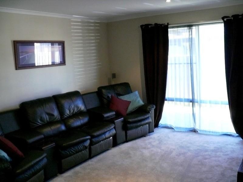18 Ansett Way, Upper Coomera QLD 4209