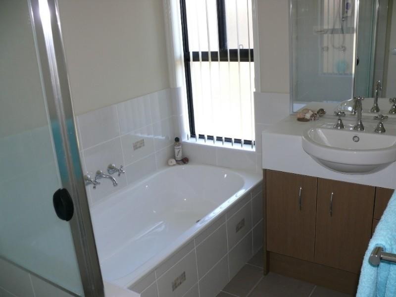 18 Ansett Way, Upper Coomera QLD 4209