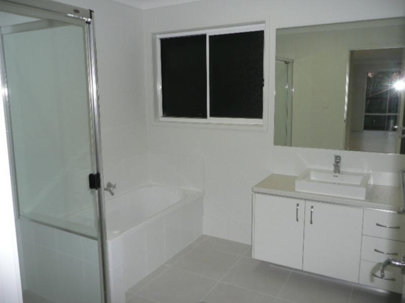 35 Golden Grove Boulevard, Reedy Creek QLD 4227