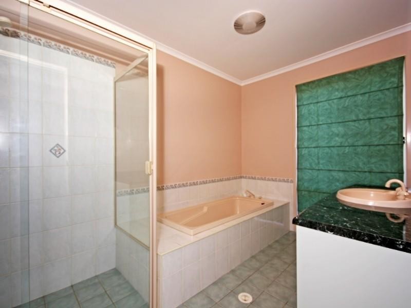 13 Moorea Court, Pacific Pines QLD 4211