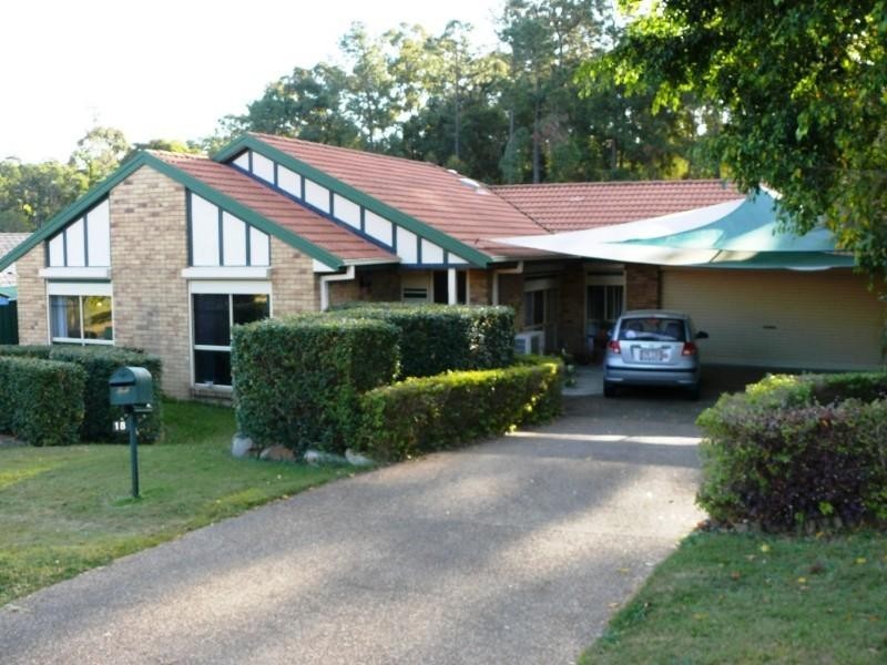 18 Enderbury Crescent, Pacific Pines QLD 4211