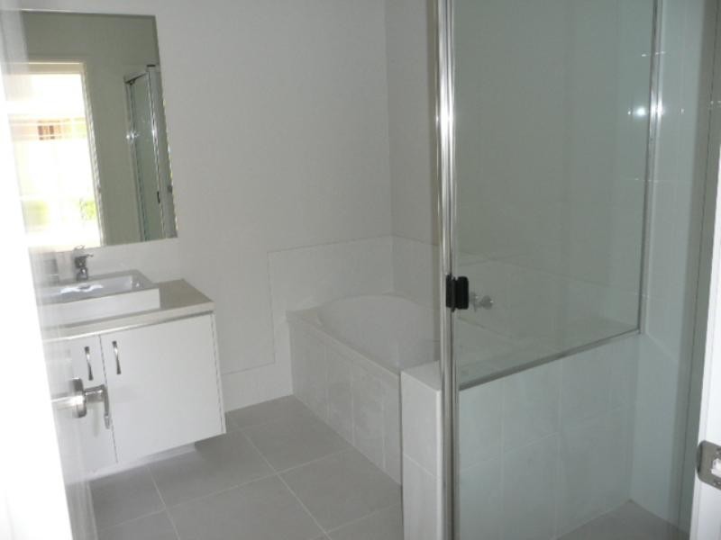 42 Bardin Ridge, Reedy Creek QLD 4227