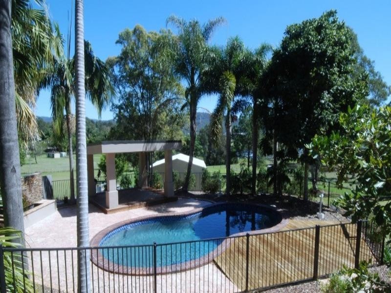 33 Ruth Terrace, Oxenford QLD 4210