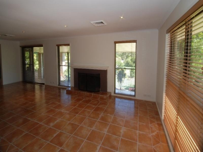 33 Ruth Terrace, Oxenford QLD 4210