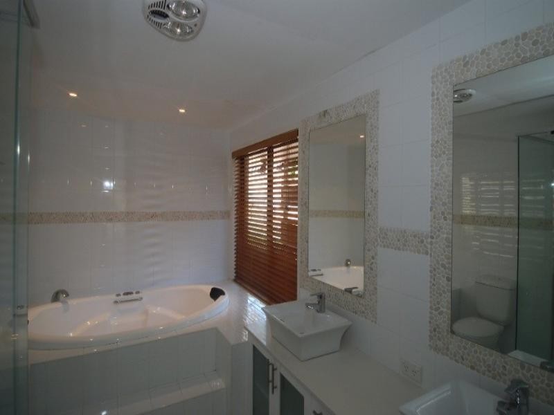 33 Ruth Terrace, Oxenford QLD 4210