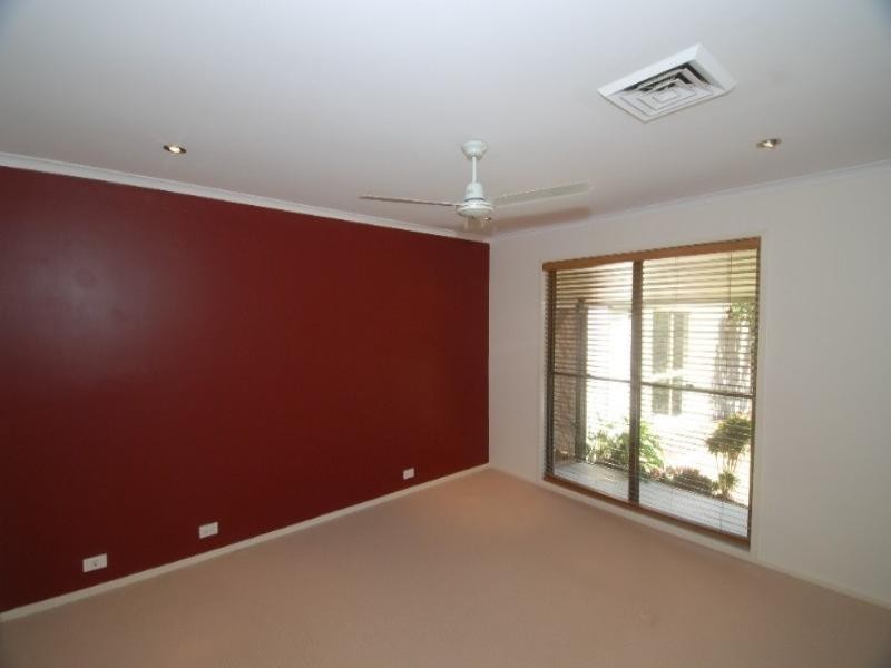 33 Ruth Terrace, Oxenford QLD 4210