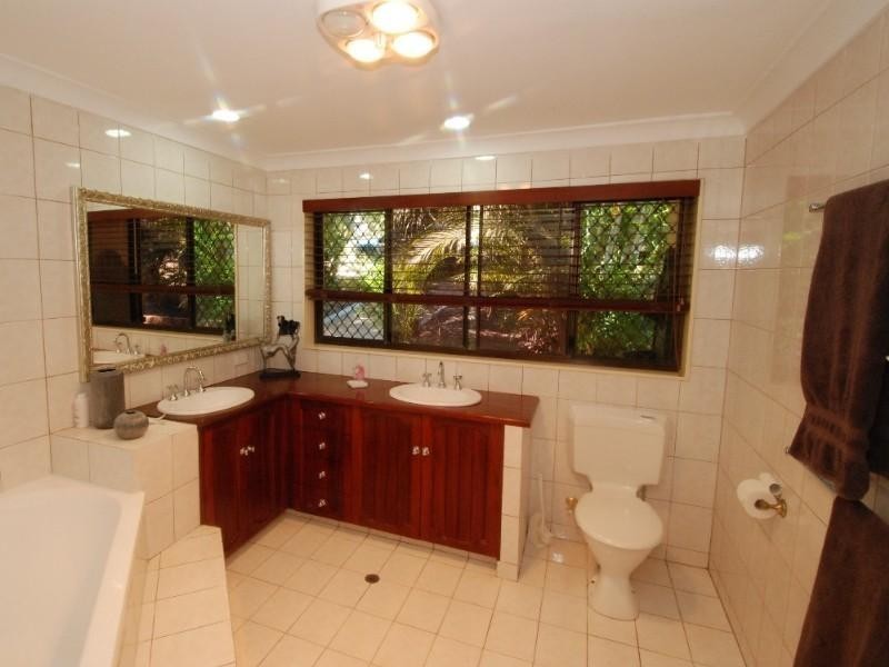 27 Ruth Terrace, Oxenford QLD 4210