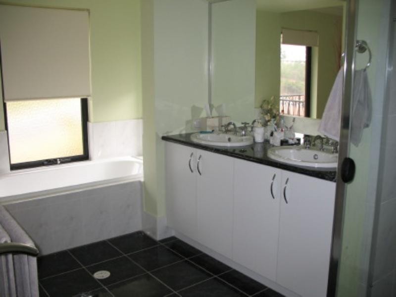 11 Osmond Court, Pacific Pines QLD 4211