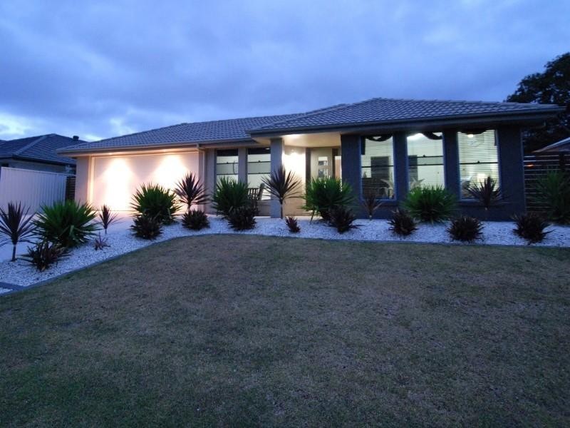 8 Marlow Street, Oxenford QLD 4210