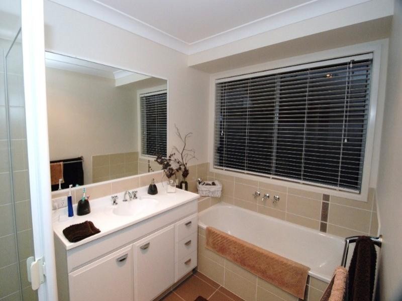 8 Marlow Street, Oxenford QLD 4210