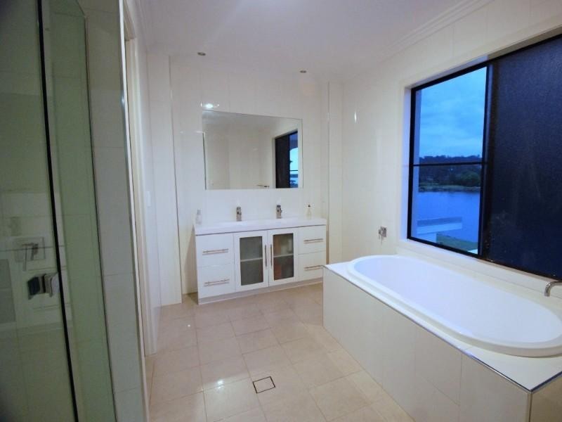 9 Princeton Street, Oxenford QLD 4210