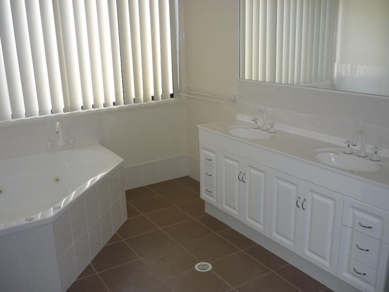 4 Wendy Court, Upper Coomera QLD 4209