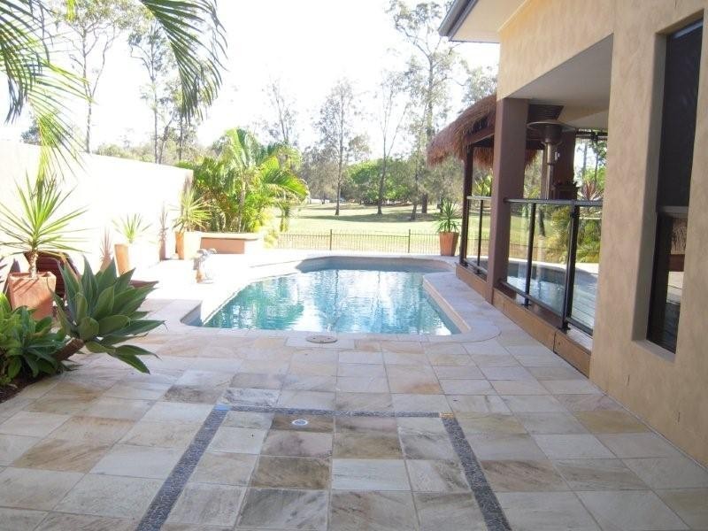 19 Torquay Place, Arundel QLD 4214