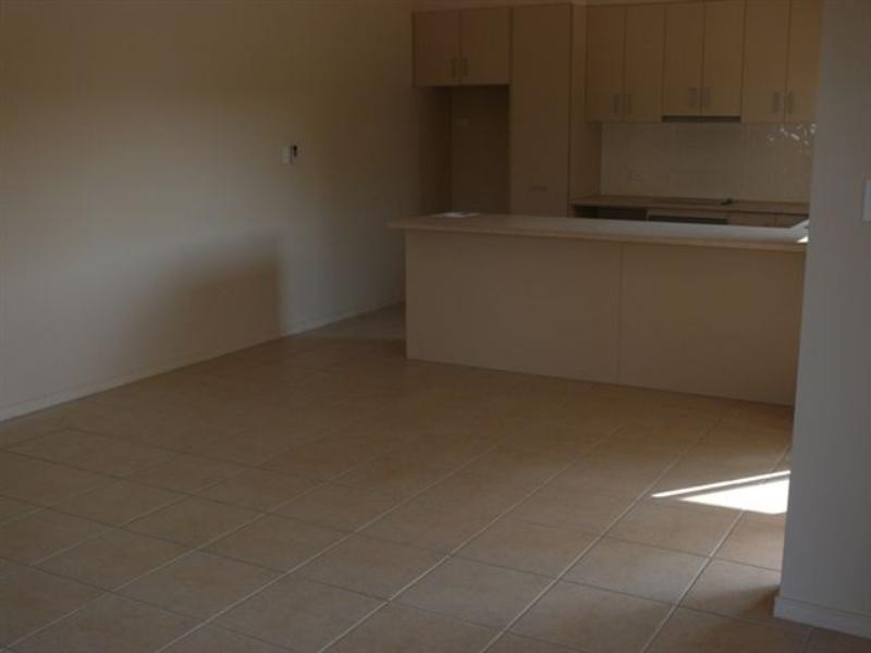 2/9 Wendy Court, Upper Coomera QLD 4209