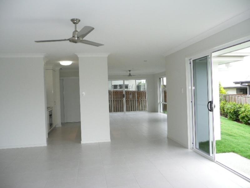 18 Worchester Terrace, Reedy Creek QLD 4227