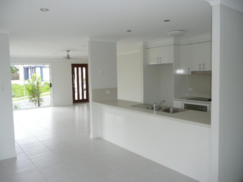 18 Worchester Terrace, Reedy Creek QLD 4227