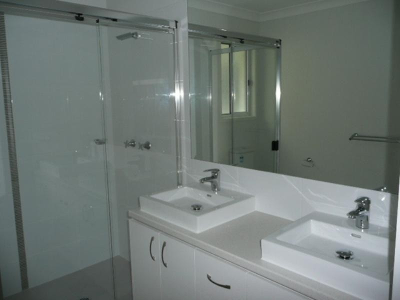 18 Worchester Terrace, Reedy Creek QLD 4227