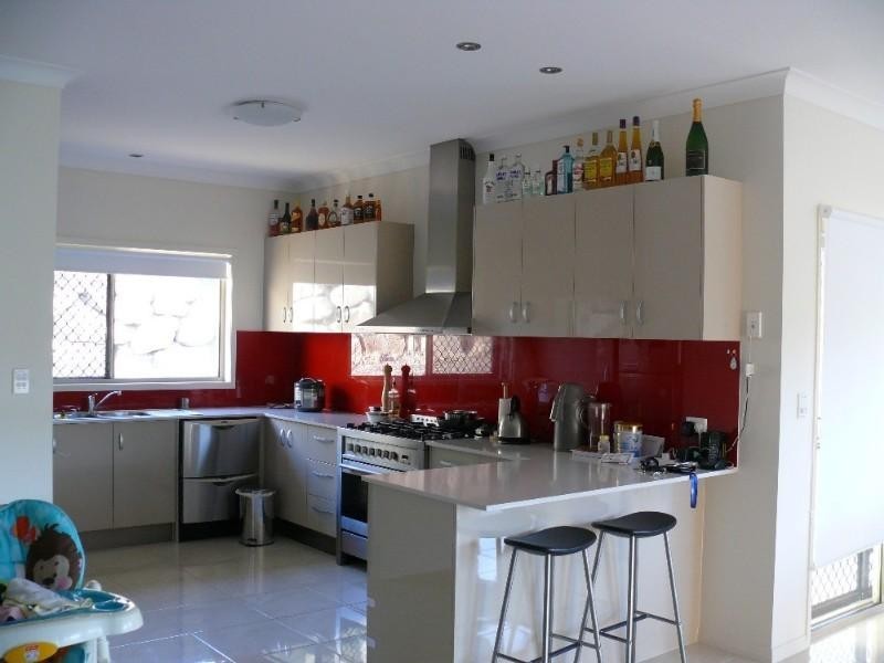 6 Yarra Place, Pacific Pines QLD 4211