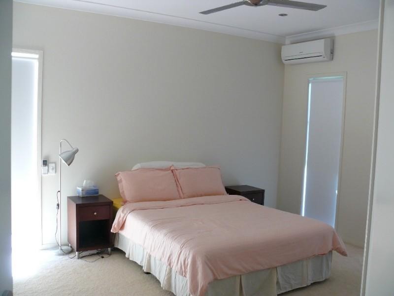 6 Yarra Place, Pacific Pines QLD 4211