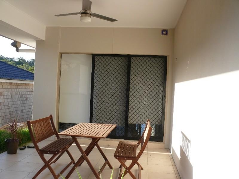 6 Yarra Place, Pacific Pines QLD 4211