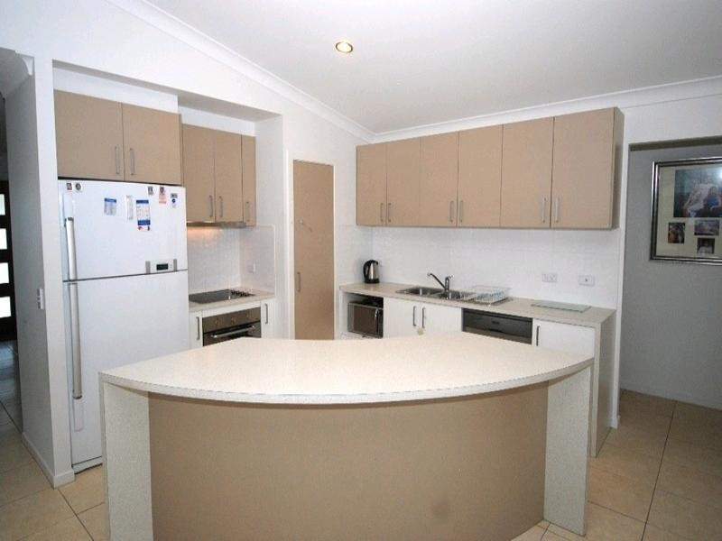 33 Gerard Street, Pacific Pines QLD 4211