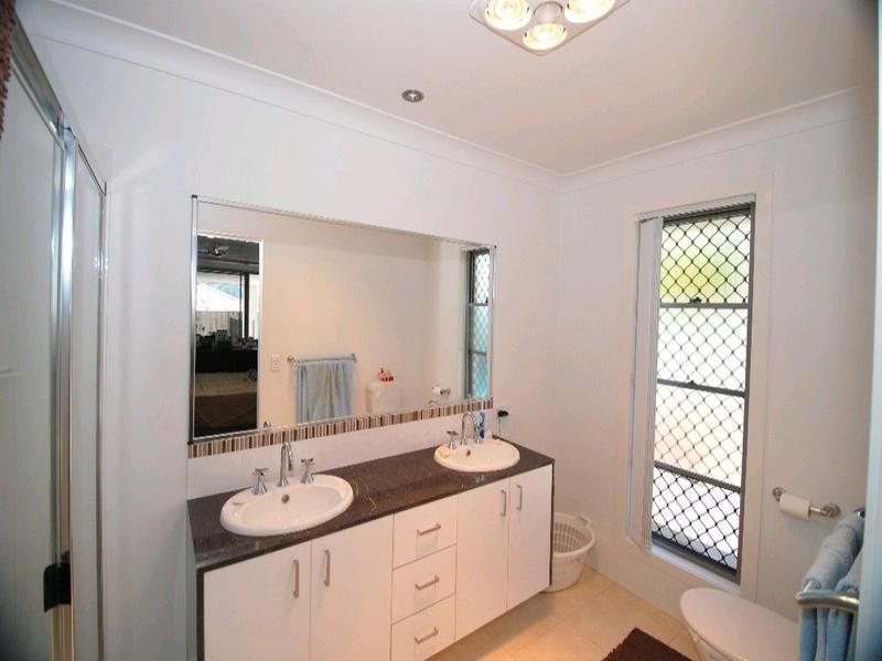 33 Gerard Street, Pacific Pines QLD 4211