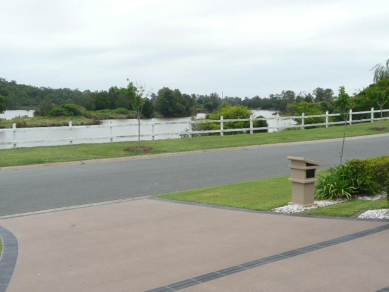 18 Brittany Drive, Oxenford QLD 4210