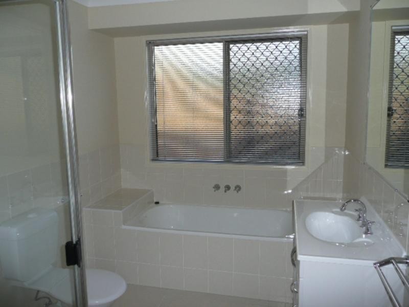 12 Manning Circuit, Pacific Pines QLD 4211