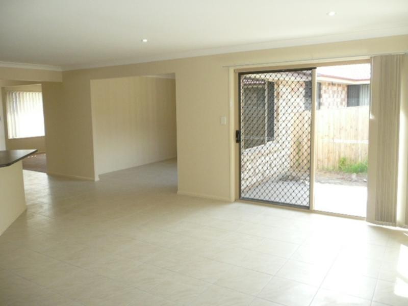 12 Manning Circuit, Pacific Pines QLD 4211