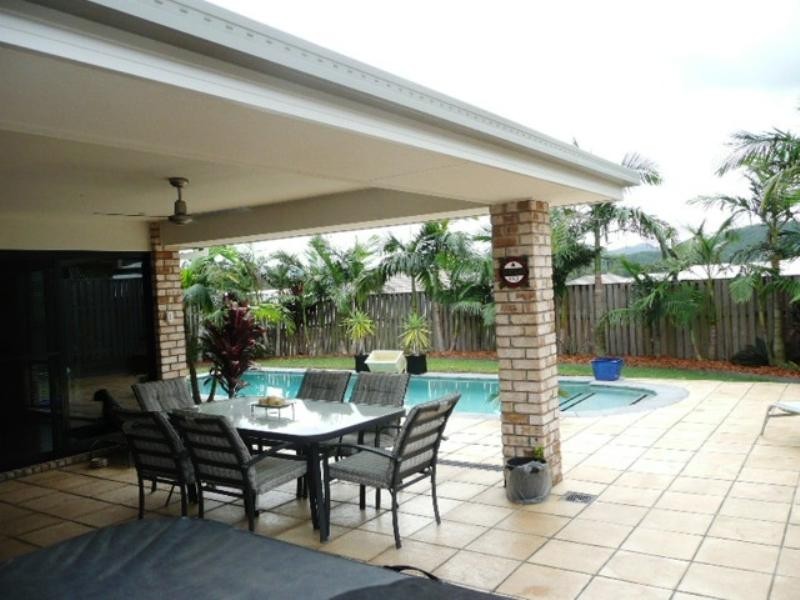 27 Beaumont Crescent, Pacific Pines QLD 4211