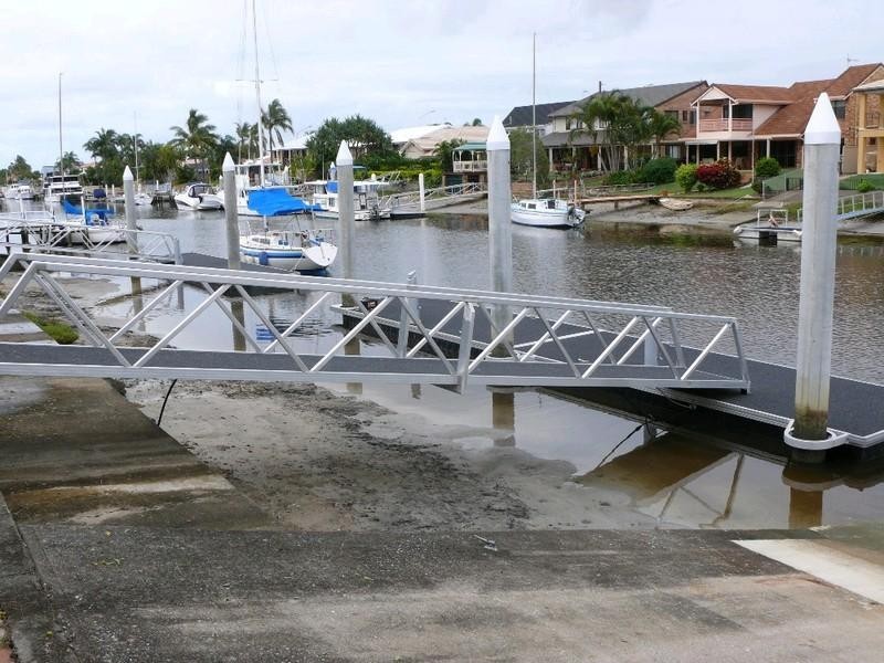 49 Hume Parade, Paradise Point QLD 4216