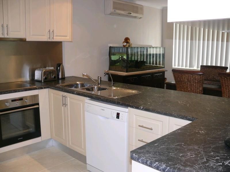 2/135 Central Street, Labrador QLD 4215