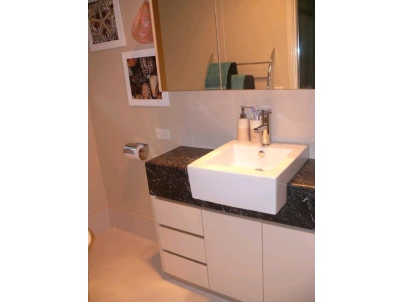 2/135 Central Street, Labrador QLD 4215