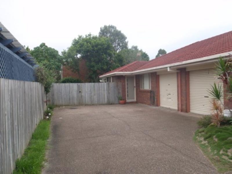 2/135 Central Street, Labrador QLD 4215