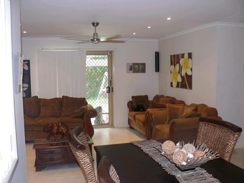 2/135 Central Street, Labrador QLD 4215