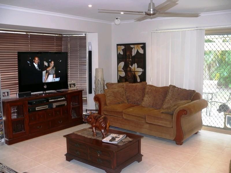 2/135 Central Street, Labrador QLD 4215