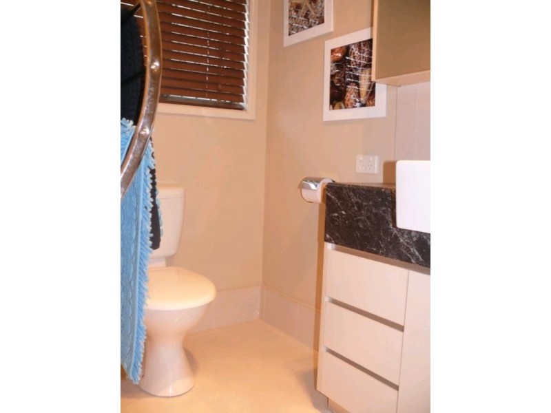 2/135 Central Street, Labrador QLD 4215