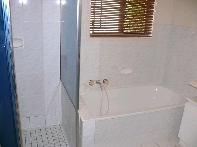 2/135 Central Street, Labrador QLD 4215