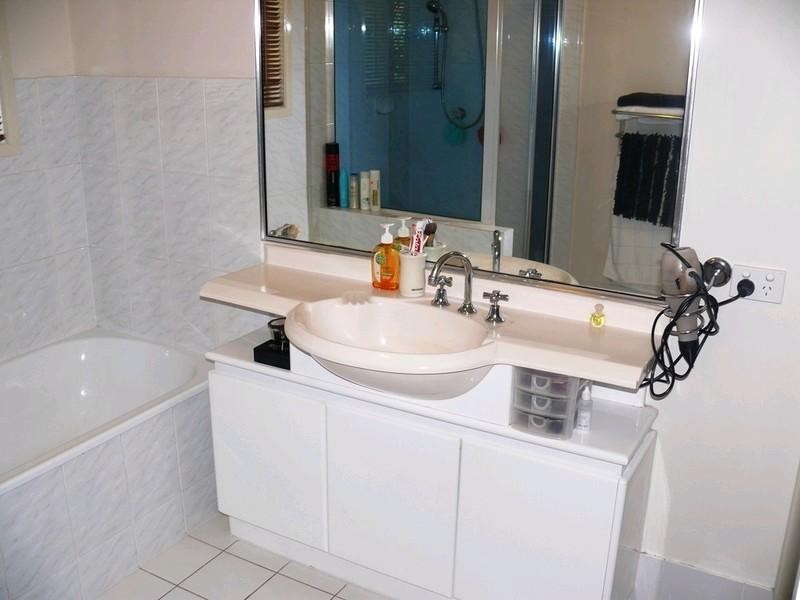 2/135 Central Street, Labrador QLD 4215