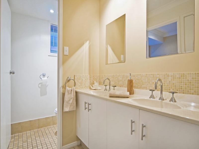 70 Riversdale Road, Oxenford QLD 4210